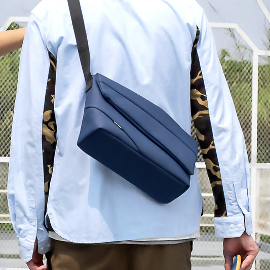 LIGHT - Messenger Bag Navy blauw